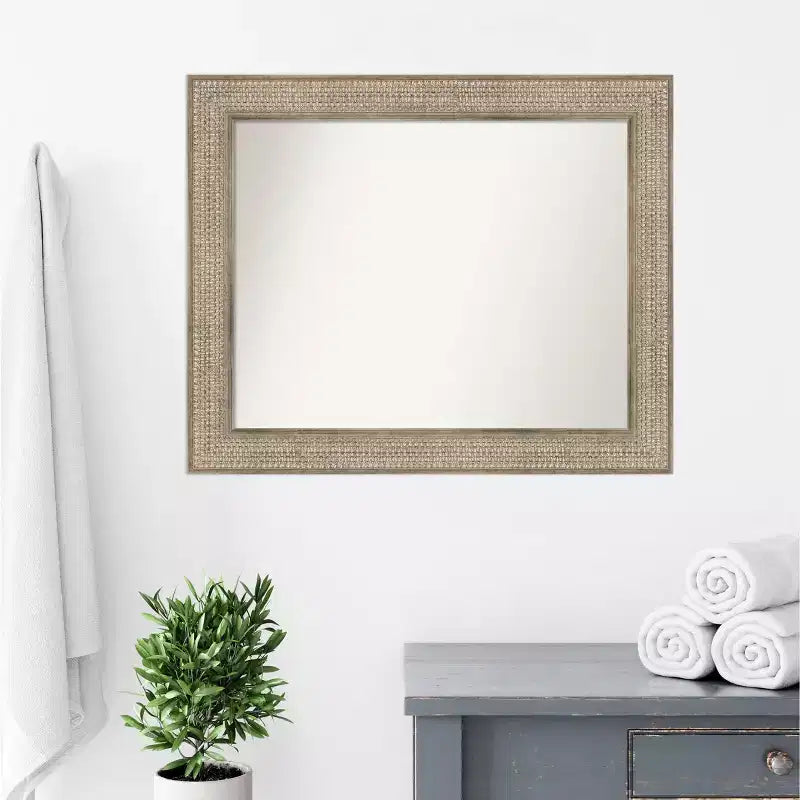 Miroir mural de salle de bain 34"x28" en bois argenté Treillis sans biseau : Design rectangulaire moderne, quincaillerie de montage incluse
