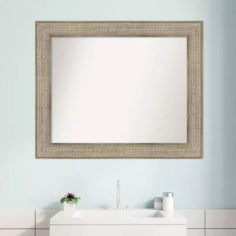 Miroir mural de salle de bain 34"x28" en bois argenté Treillis sans biseau : Design rectangulaire moderne, quincaillerie de montage incluse