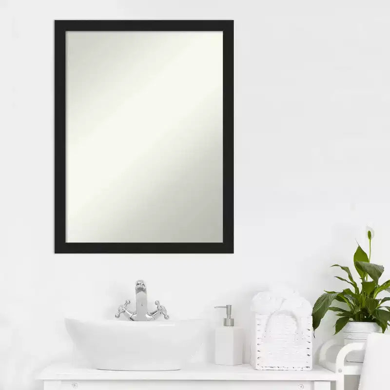 Miroir mural de salle de bain Grace étroit 20"x26" non biseauté noir métallique brossé : Rectangulaire, Cadre en polystyrène, Fixation murale
