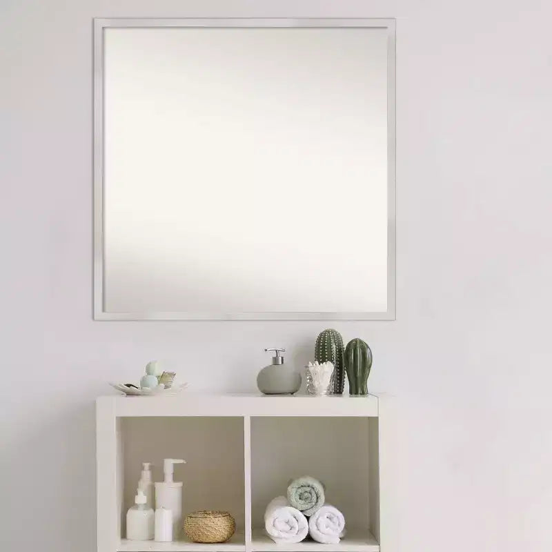 Miroir mural Svelte en bois argenté 71 x 71 cm, matériel de montage inclus