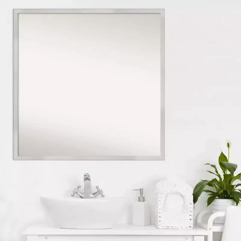 Miroir mural Svelte en bois argenté 71 x 71 cm, matériel de montage inclus