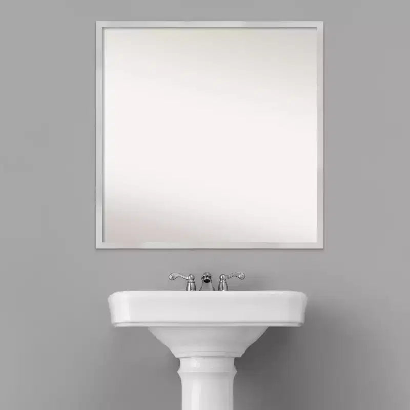 Miroir mural Svelte en bois argenté 71 x 71 cm, matériel de montage inclus