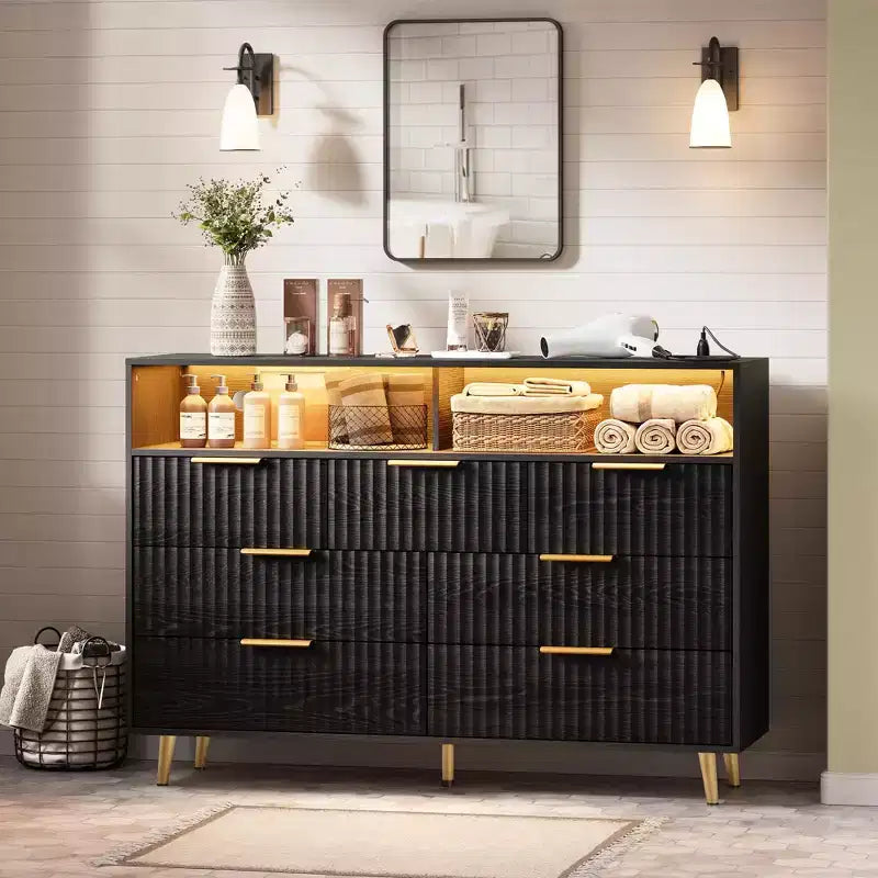 Commode à 7 tiroirs cannelés, avec lumières LED et station de charge, poignées dorées, étagère ouverte, pour chambre à coucher, couloir, noir