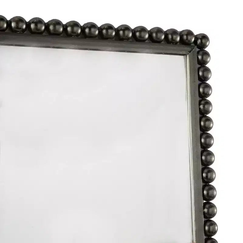 Miroir mural en métal avec détails perlés